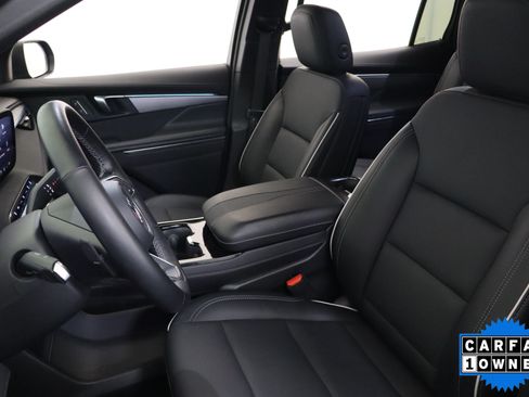 Used 2025 Buick Enclave Preferred FWD image 23