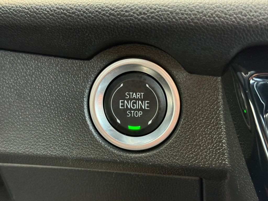 Used 2024 Chevrolet Traverse LT FWD image 30
