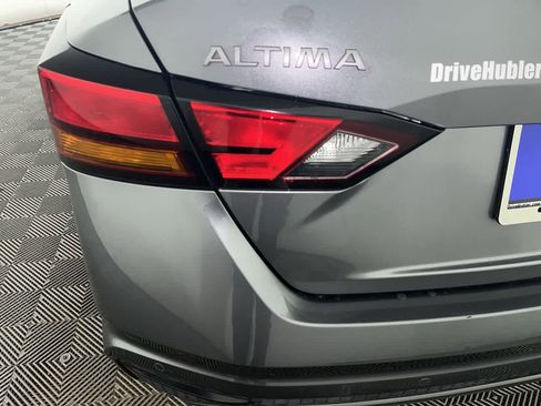 Used 2024 Nissan Altima 2.5 SV image 11