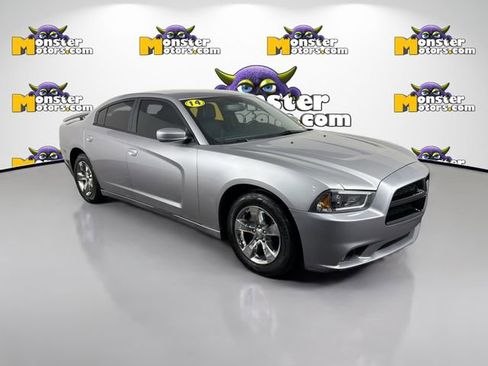 Used 2014 Dodge Charger SXT image 3