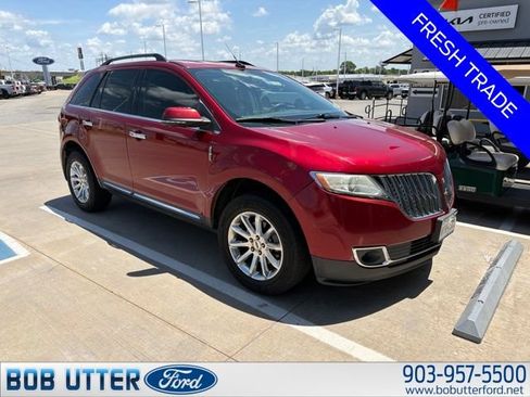 Used 2013 Lincoln MKX FWD image 2