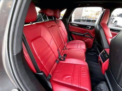 Used 2019 Porsche Cayenne image 18