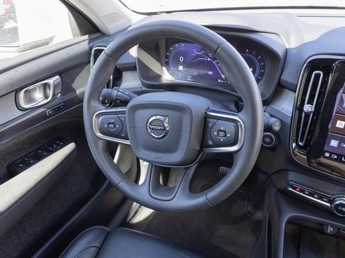 Used 2024 Volvo XC40 B5 Plus image 23