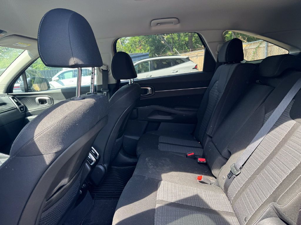 Used 2022 Kia Sorento LX AWD/4WD image 28
