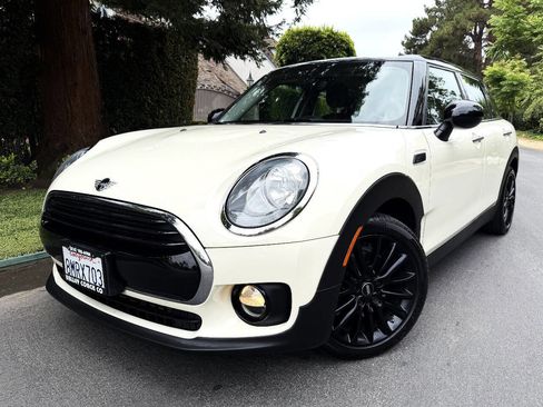 Used 2019 MINI Cooper Clubman FWD image 1
