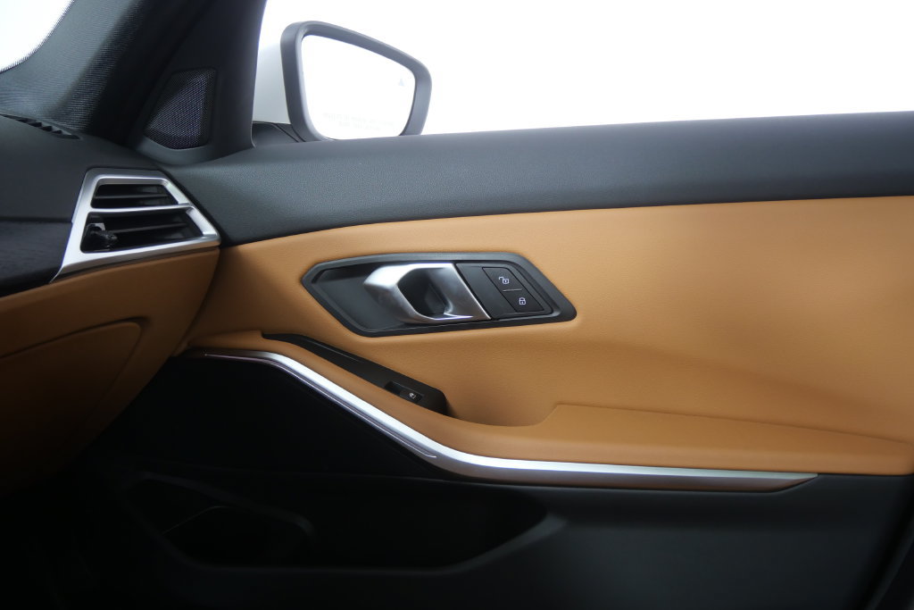Certified 2025 BMW 330i Sedan RWD image 26