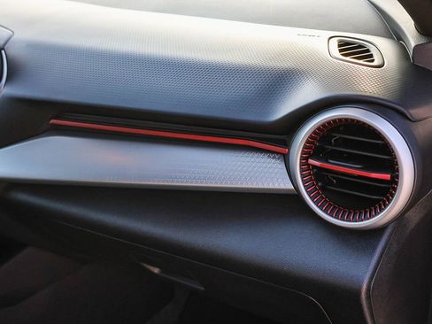 Used 2025 Chevrolet Trax RS image 19