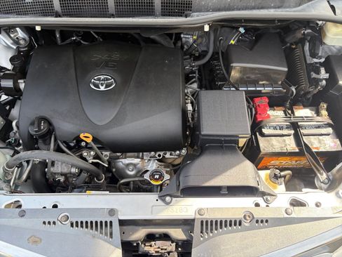 Used 2018 Toyota Sienna XLE FWD image 24