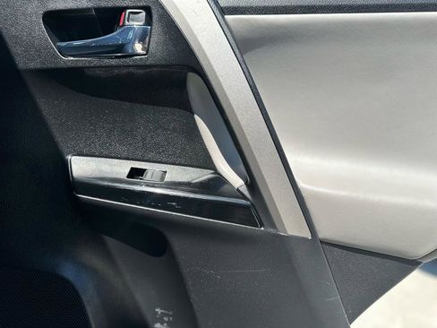 Used 2017 Toyota RAV4 Limited FWD image 17