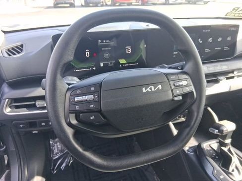 Used 2025 Kia K4 LXS image 16