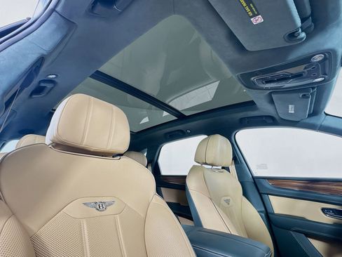 Certified 2025 Bentley Bentayga AWD/4WD image 22