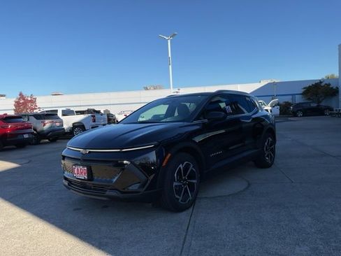 New 2026 Chevrolet Equinox EV LT image 3