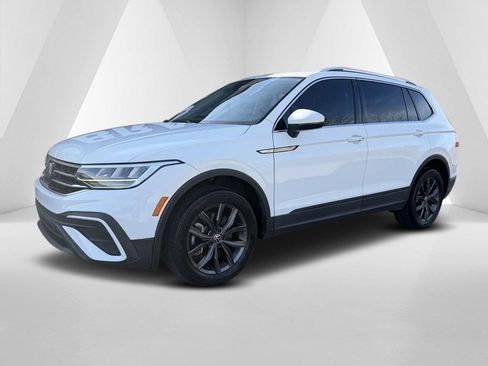 Used 2022 Volkswagen Tiguan SE image 3