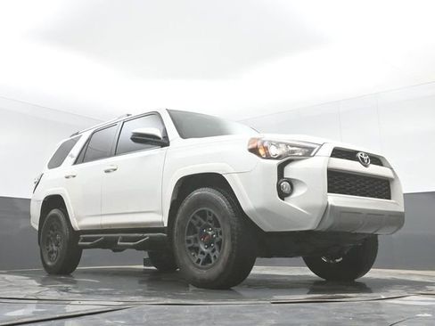 Used 2018 Toyota 4Runner TRD Off-Road AWD/4WD image 27