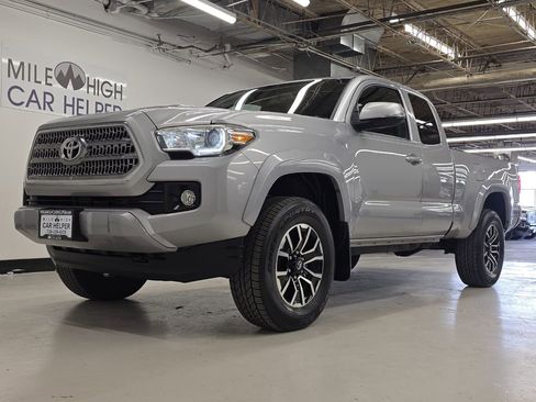Used 2017 Toyota Tacoma TRD Sport w/ Tow Package image 15