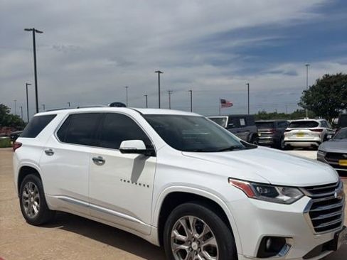 Used 2019 Chevrolet Traverse Premier w/ Driver Confidence II Package FWD image 1