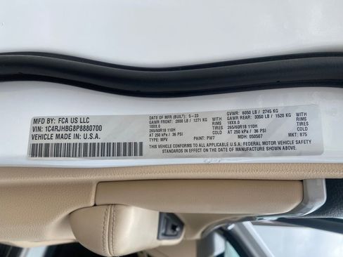 Used 2023 Jeep Grand Cherokee Limited AWD/4WD image 18