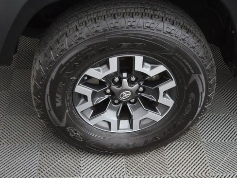 Used 2019 Toyota Tacoma TRD Off-Road w/ Technology Package AWD/4WD image 21