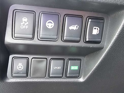 Used 2020 Nissan Rogue SL FWD image 11