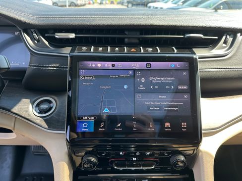 Used 2022 Jeep Grand Cherokee L Limited w/ Luxury Tech Group II AWD/4WD image 35