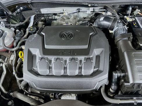 Used 2022 Volkswagen Tiguan SE image 33