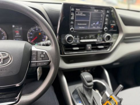 Used 2020 Toyota Highlander L FWD image 8