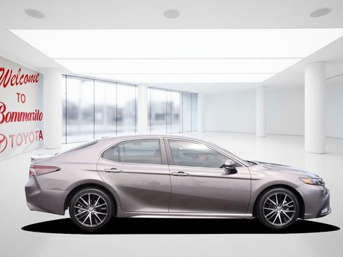 Used 2024 Toyota Camry SE FWD image 5