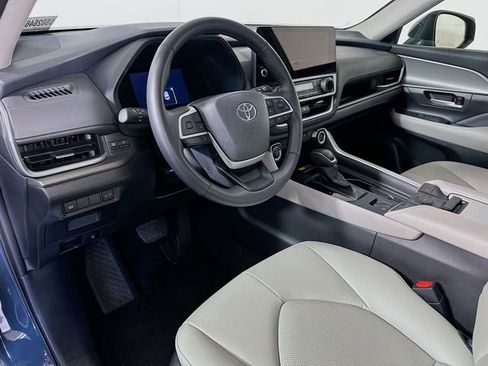 Certified 2025 Toyota Grand Highlander FWD image 10