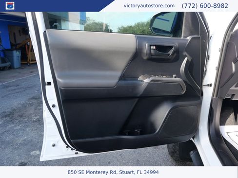 Used 2018 Toyota Tacoma SR5 RWD image 15