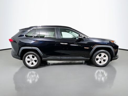 Used 2021 Toyota RAV4 XLE w/ Convenience Package FWD image 3