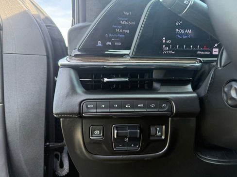 Certified 2024 Cadillac Escalade Premium Luxury Platinum AWD/4WD image 21