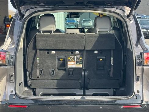 Used 2021 Toyota Sienna Limited image 36
