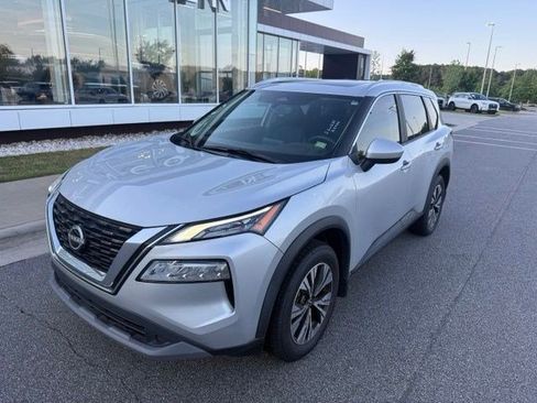 Used 2023 Nissan Rogue SV w/ SV Premium B Package FWD image 2