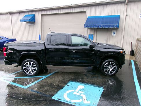 Used 2024 Chevrolet Colorado Z71 w/ Z71 Convenience Package 2 image 4