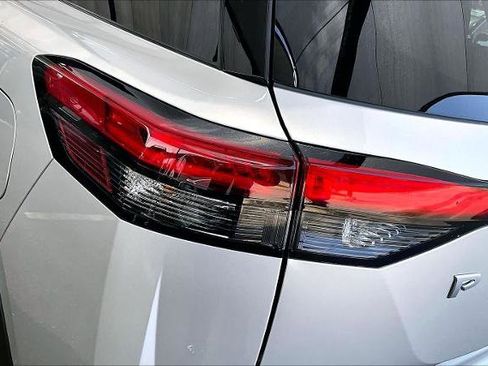Certified 2024 Nissan Pathfinder SV FWD image 28