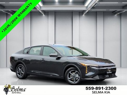 New 2025 Kia K4 LXS image 1