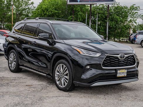 Used 2022 Toyota Highlander Platinum FWD image 3