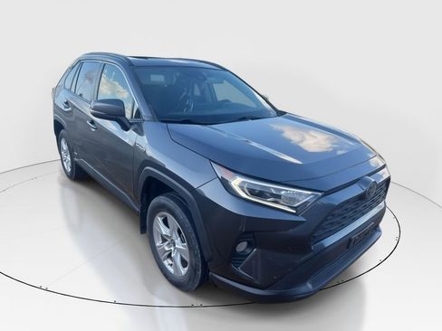 Used 2020 Toyota RAV4 XLE w/ Convenience Package AWD/4WD image 1