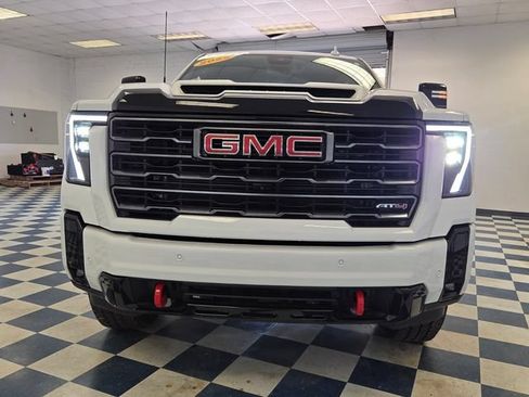 Used 2025 GMC Sierra 2500 AT4 AWD/4WD image 2