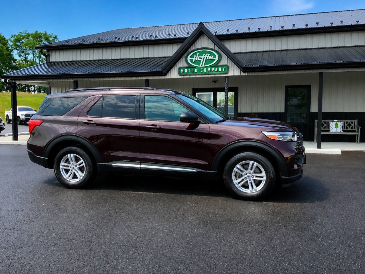 Used 2023 Ford Explorer XLT AWD/4WD image 1
