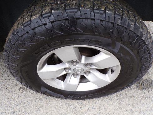 Used 2018 RAM 1500 Express image 44