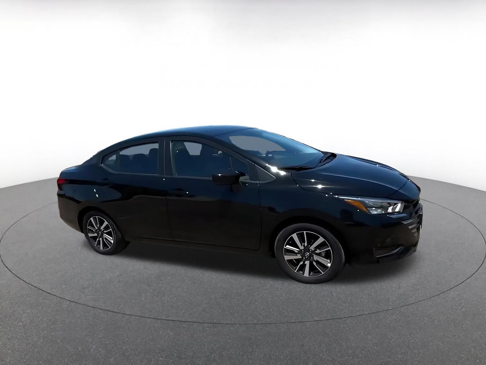 Used 2025 Nissan Versa SV FWD image 2