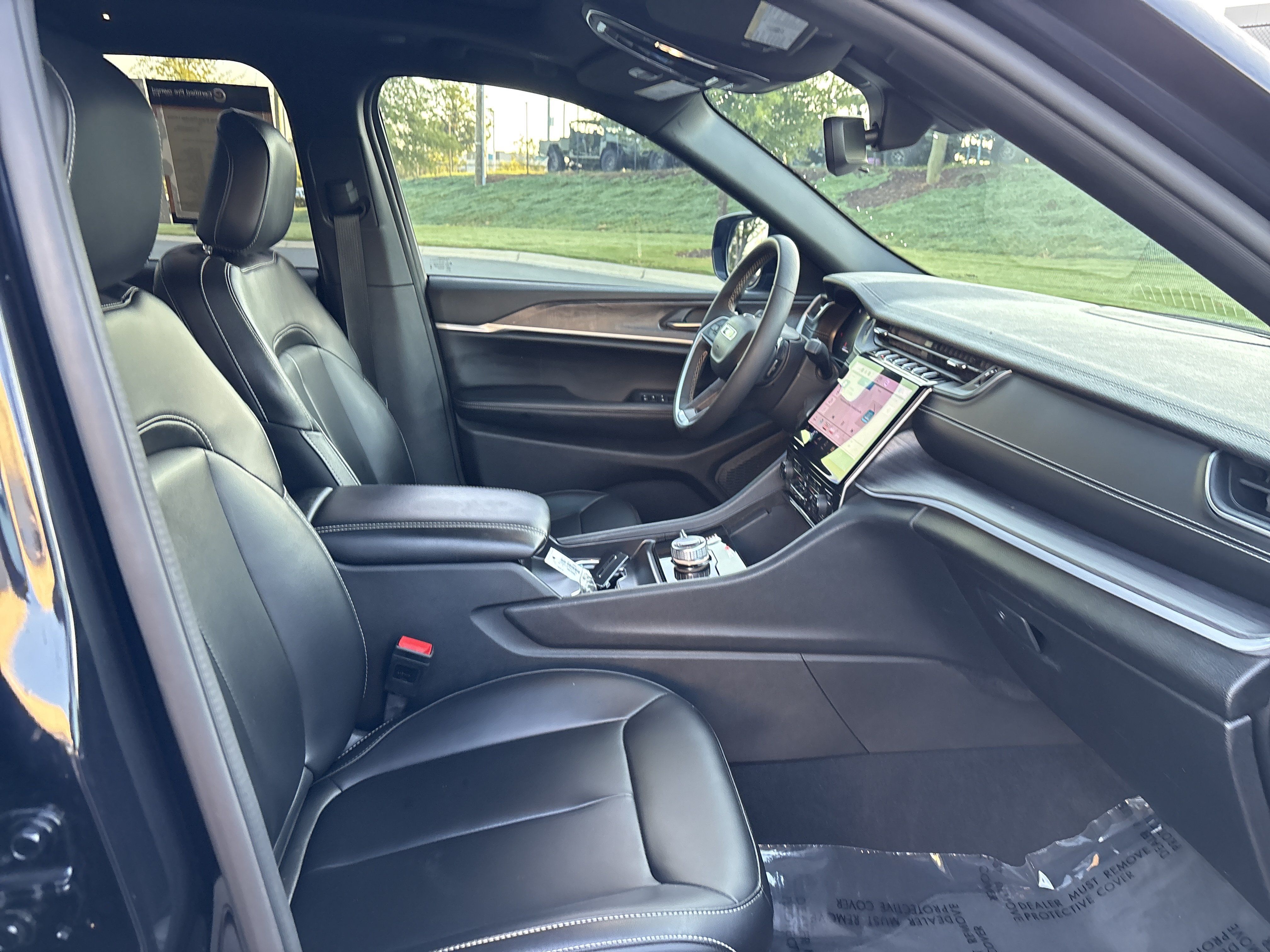 Used 2024 Jeep Grand Cherokee Limited AWD/4WD image 24