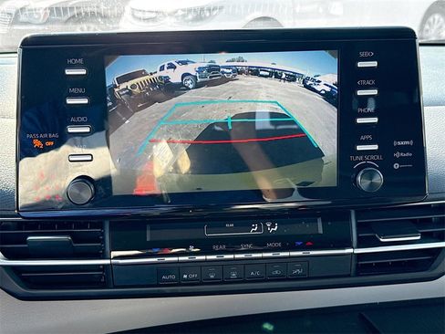 Used 2022 Toyota Sienna LE image 14