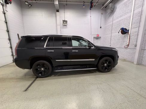 Used 2019 Cadillac Escalade Platinum AWD/4WD image 3