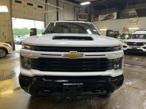 Used 2024 Chevrolet Silverado 2500 Custom w/ Custom Convenience Package AWD/4WD image 8