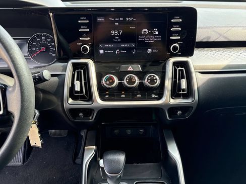 Used 2021 Kia Sorento LX FWD image 29