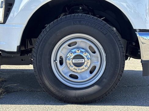 New 2025 Ford F250 XL w/ XL Chrome Package image 27