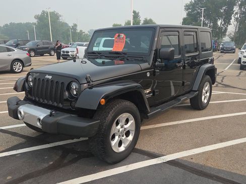 Used 2015 Jeep Wrangler Unlimited Sahara w/ Connectivity Group AWD/4WD image 10