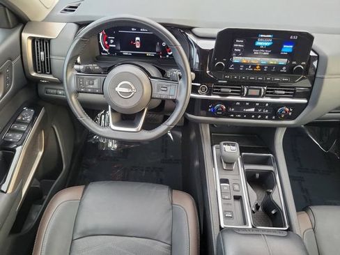 Used 2024 Nissan Pathfinder Platinum w/ Black Appearance Package FWD image 15